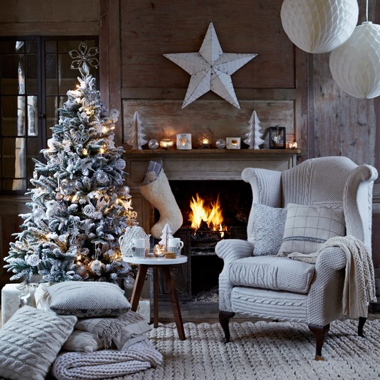 Silver Themed Living Room For Christmas
