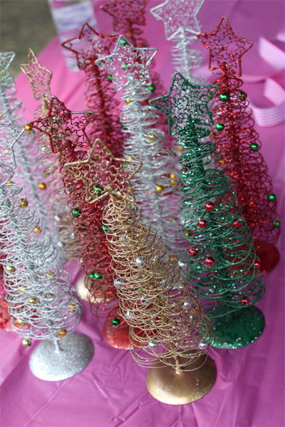Decorate the mini Christmas trees