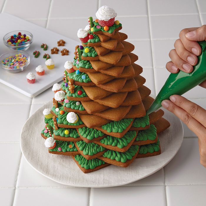 How To Decorate A Gingerbread Christmas Tree