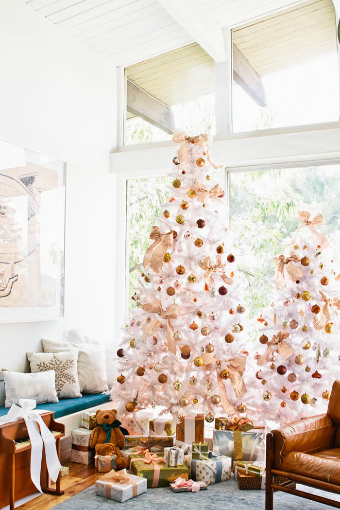 Gold And Winter Glamorous Christmas Living Room Décor